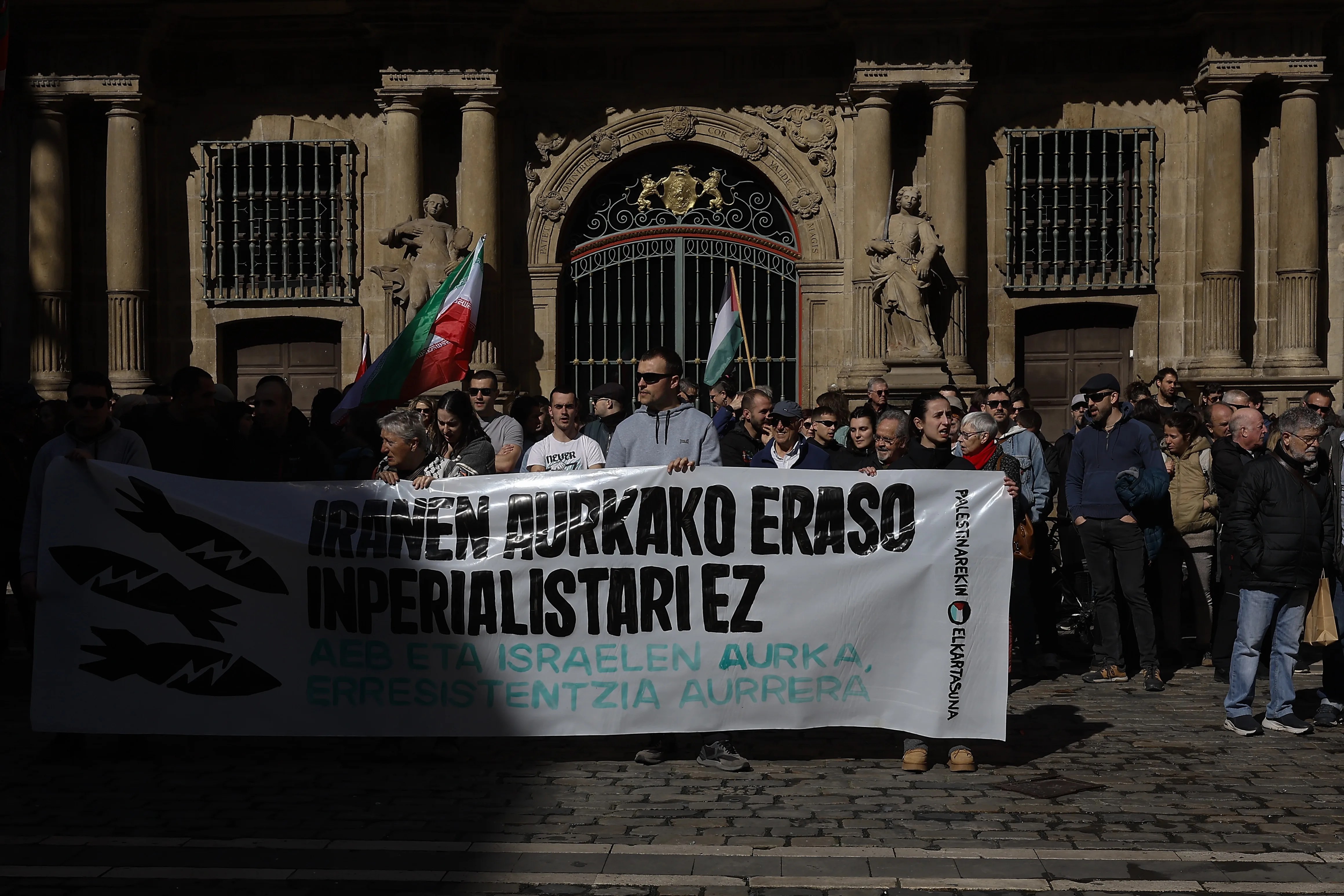 Imagen de la concentración en Pamplona contra el ataque de EEUU e Israel contra Iran