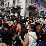 Personas marchan durante una protesta este sábado en San Juan (Puerto Rico). EFE/Thais Llorca