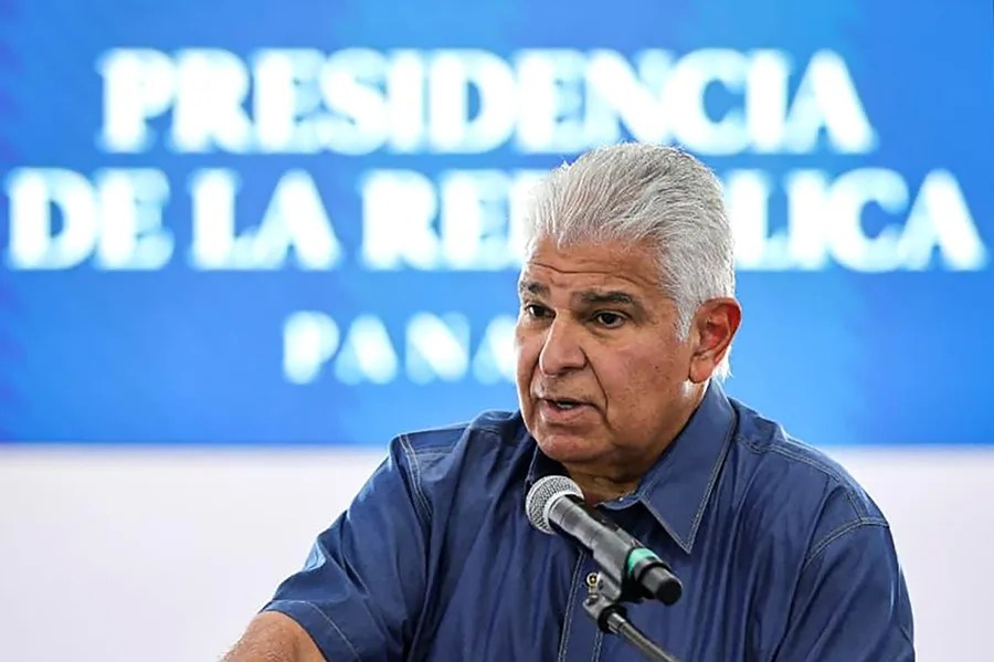 Fotografía cedida por la presidencia de Panamá del mandatario panameño, José Raúl Mulino, en Puerto Armuelles (Panamá). EFE/ Presidencia de Panamá