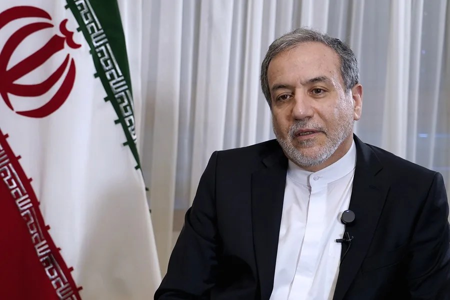 Irán defiende su derecho a impedir el paso por Ormuz