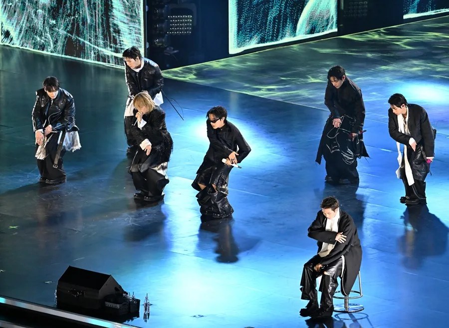 La banda BTS lidera Netflix con su concierto de regreso pese a una menor presencia de la esperada en Seúl