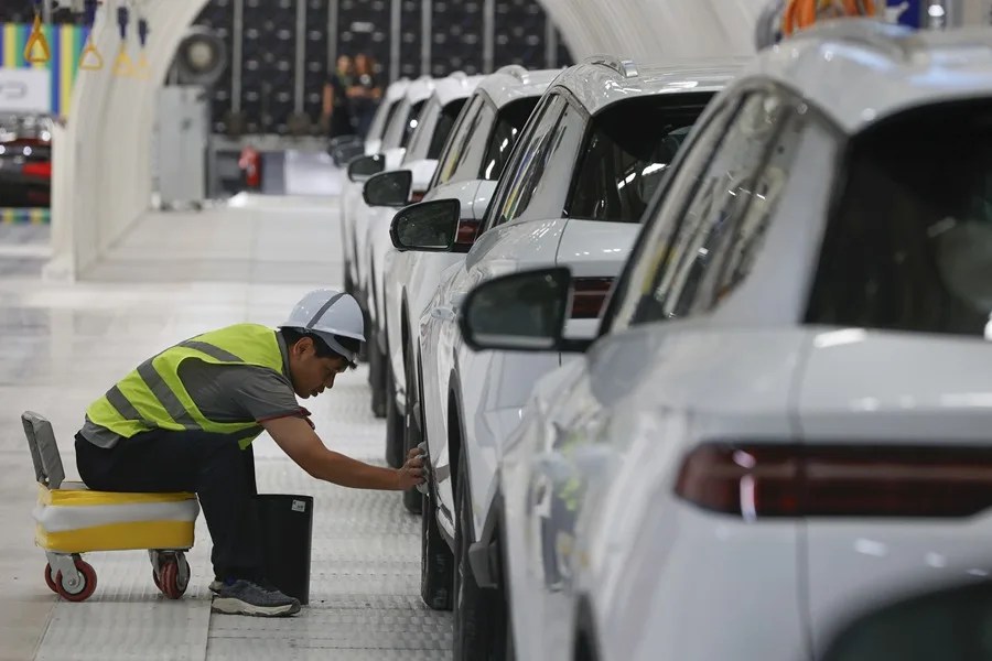 GRUPO BYD REDUCE BENEFICIO