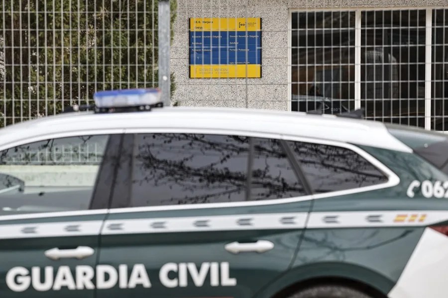 DETENIDA MUJER PRENDER FUEGO PAREJA