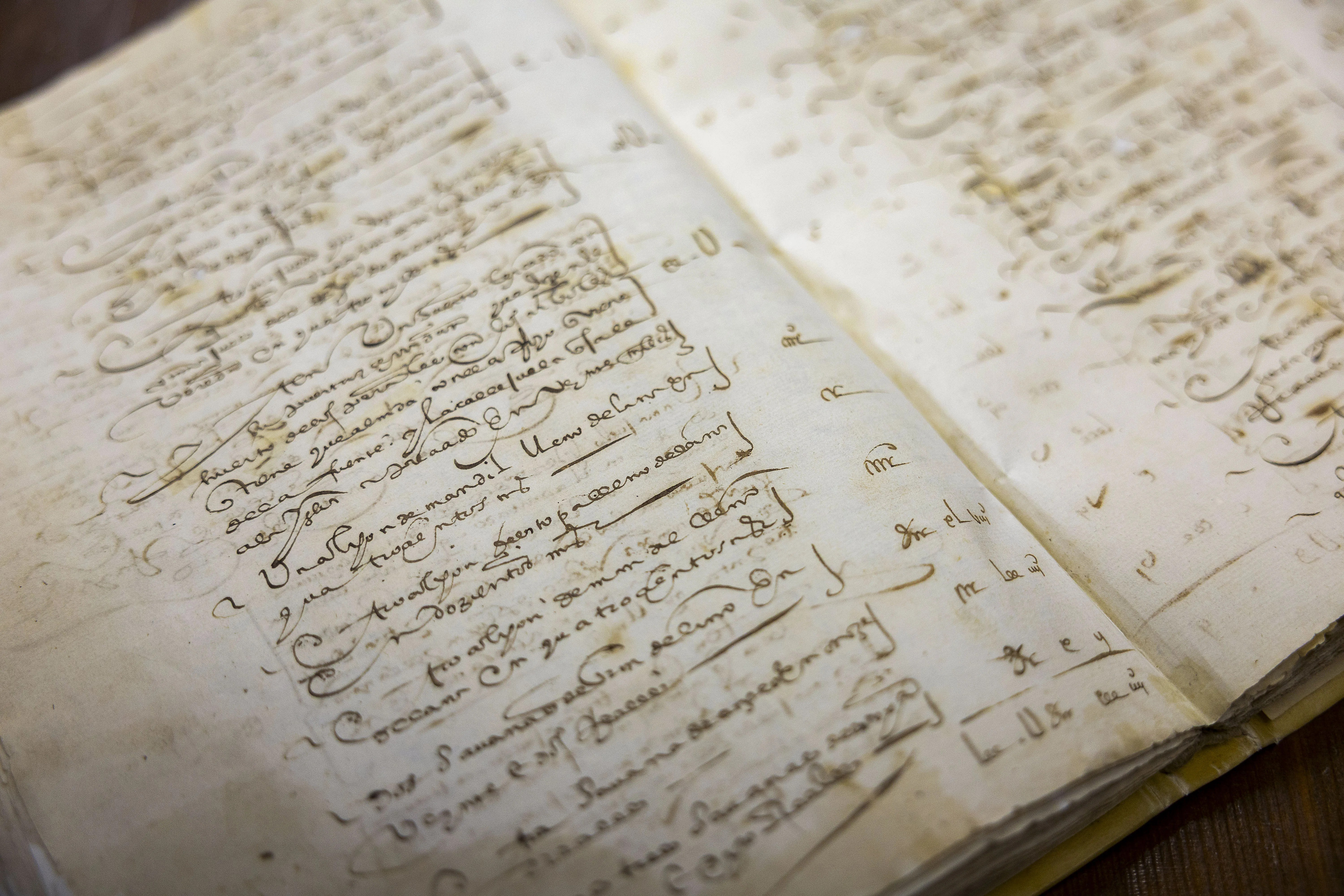 Documento de arras del matrimonio de Miguel de Cervantes y su esposa Catalina de Salazar