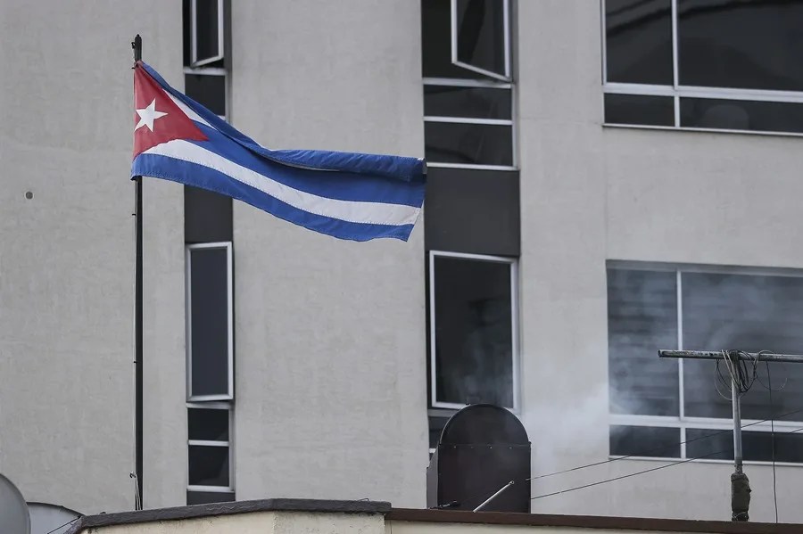 Ecuador expulsa al personal diplomático de Cuba y retira a su embajador en La Habana