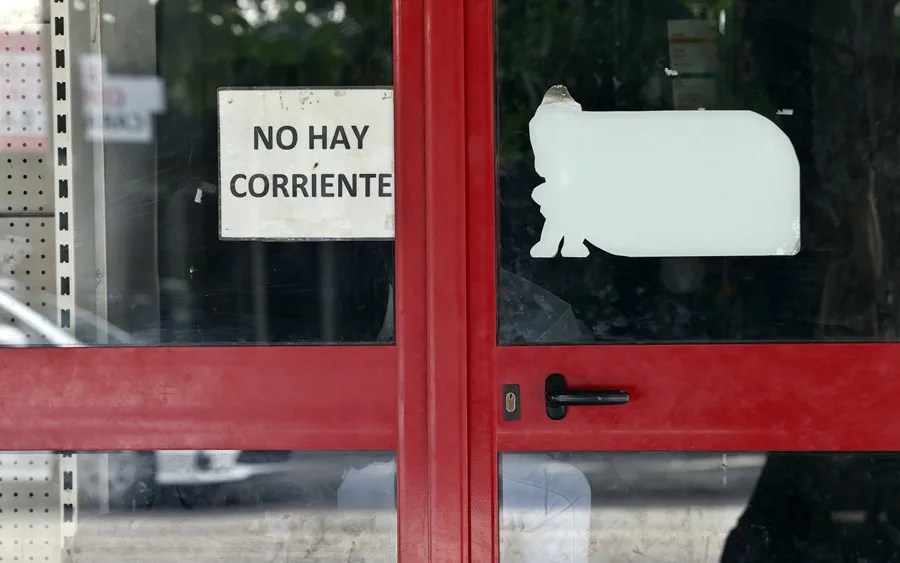 Apagón en dos tercios de Cuba por un fallo masivo en el sistema eléctrico nacional