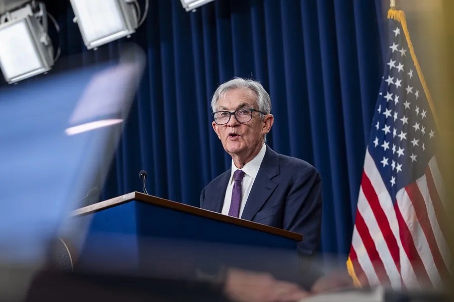 El presidente de la Reserva Federal, Jerome Powell, descartó este miércoles que la actual coyuntura económica en EE.UU. pueda definirse como "estanflación", término que define un escenario de estancamiento económico e inflación elevada, y que actualmente la primera economía mundial encara tiranteces debido a una ligera y persistente inflación y el posible impacto de la guerra contra Irán.