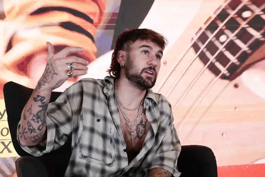 El cantante español Dani Fernández, habla en una entrevista con EFE, en Ciudad de México (México). EFE/ José Méndez