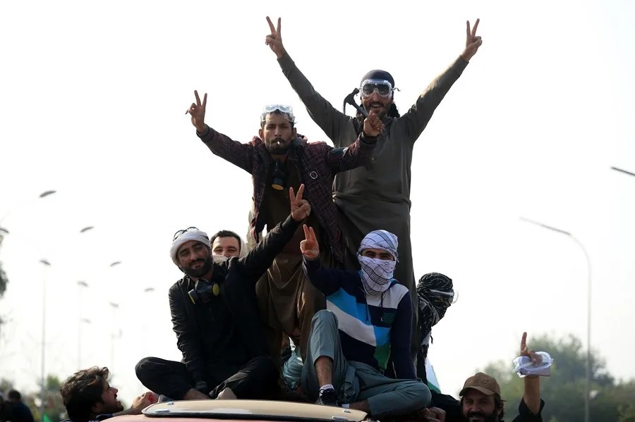 El grupo insurgente Tehreek-e-Taliban Pakistan (TTP), principal detonante de la actual guerra entre Islamabad y Kabul, anunció este viernes el inicio de una nueva fase en su ofensiva armada contra el Gobierno paquistaní, que amenaza con desestabilizar aún más la región del sur de Asia.