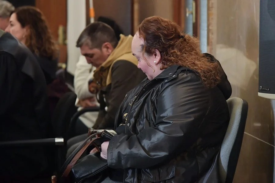 Juicio a una mujer y un hombre acusados de matar a una bebé prematura.