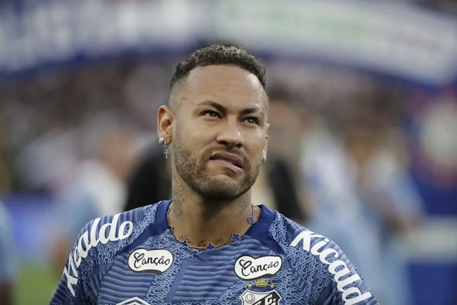 Neymar sale al paso de las especulaciones sobre su físico: "No está pasando nada"