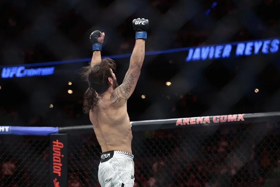 'Blair' Reyes liquida a Silva por nocaut técnico en la UFC