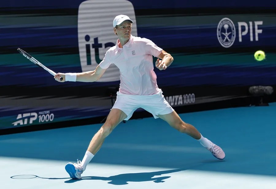 Sinner iguala un récord de Djokovic, Jódar arrasa y Etcheverry le espera en tercera ronda del Masters 1.000 de Miami