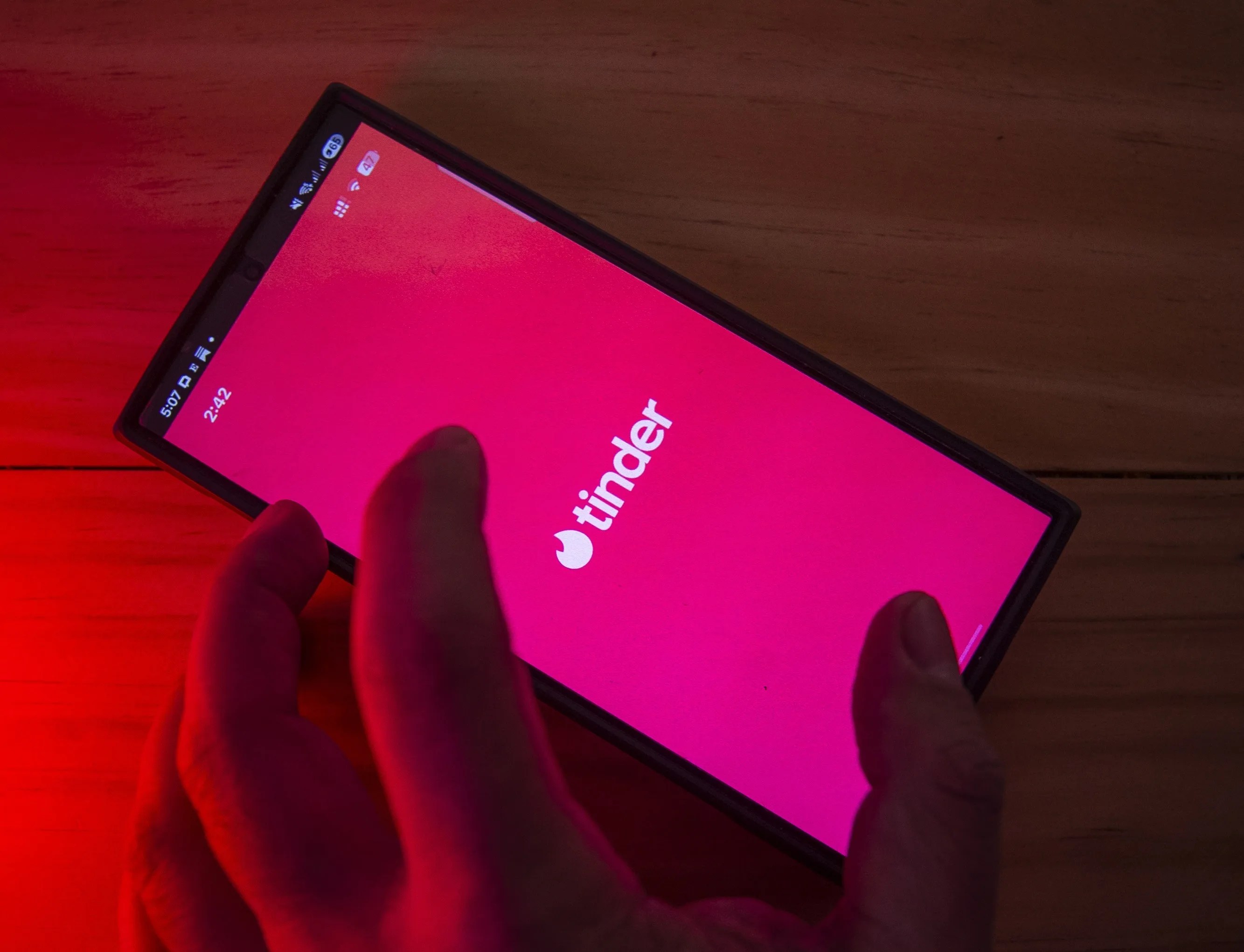 Tinder incorpora más IA a la aplicación para crear 'matches' "más personalizados"