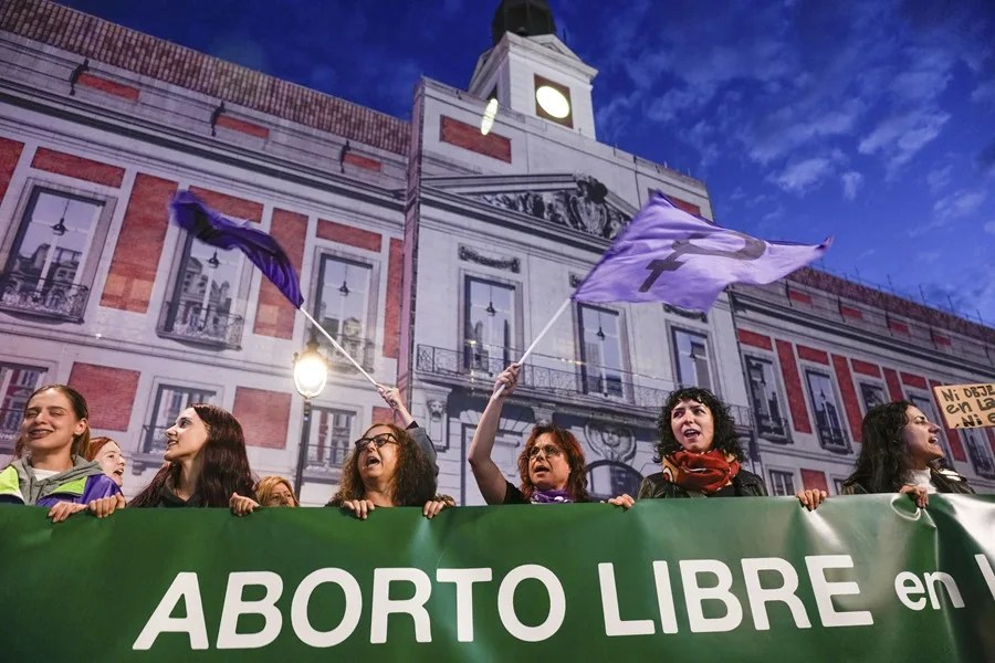 Concentración por el aborto libre en la sanidad pública