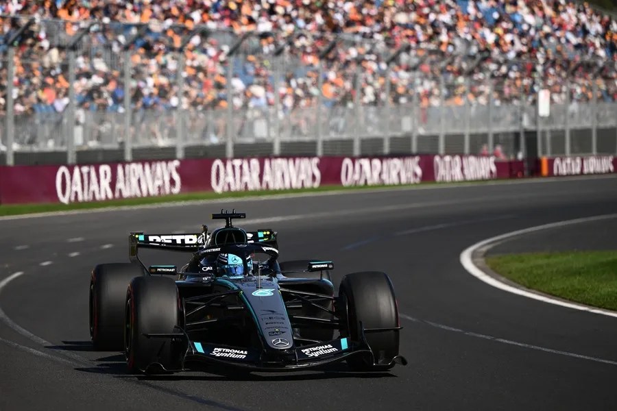 George Russell de Mercedes durante la segunda sesión de entrenamientos libres del Gran Premio de Australia