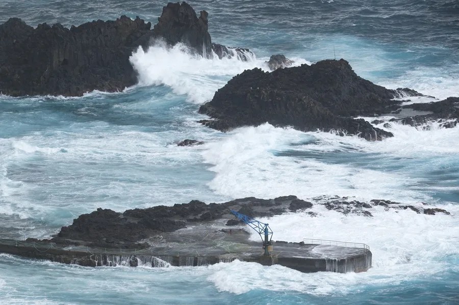 Oleaje en la localidad de El País, en el municipio de Tacoronte (Tenerife).