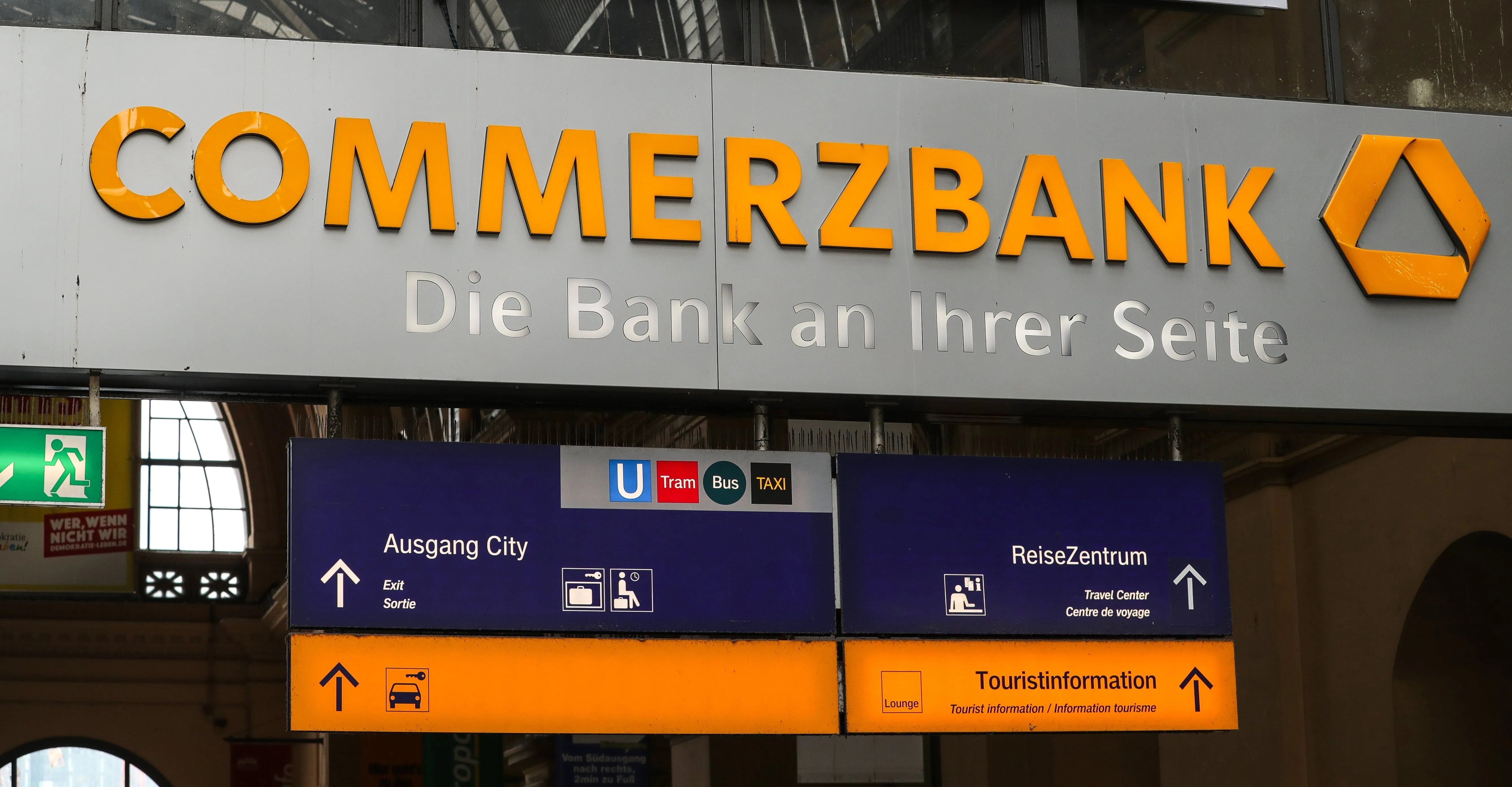 Imagen de archivo del logo del banco alemán Commerzbank en Fráncfort (Alemania).