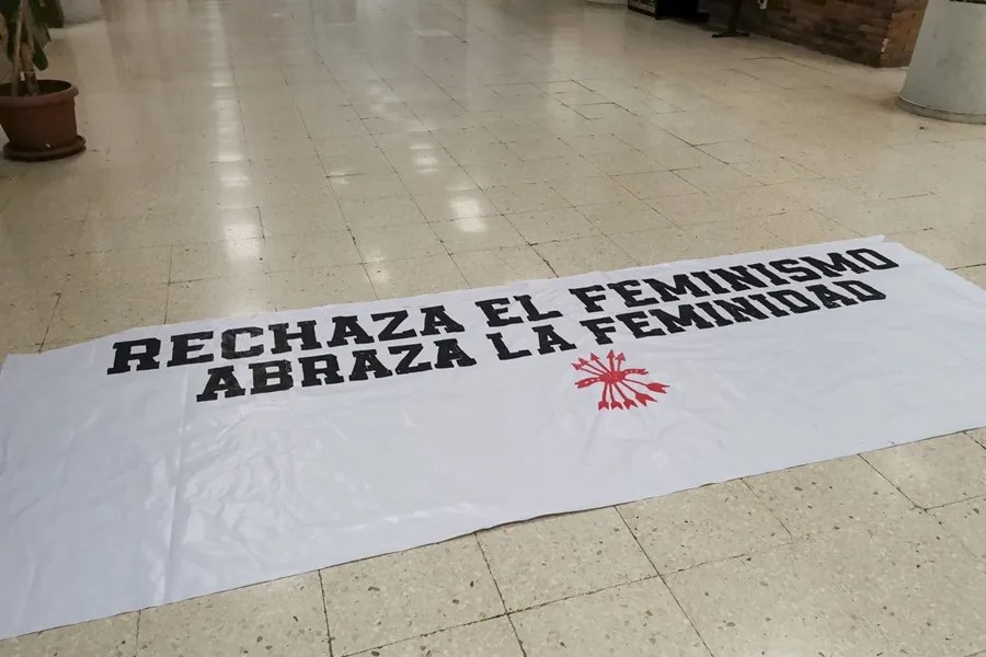Los decanatos de la Facultad de Ciencias Políticas y Sociología de la Complutense han denunciado "los graves hechos".