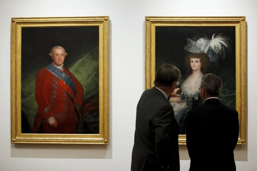 Vista de dos obras del artista español Francisco de Goya, "Carlos IV" (i) y María Luisa de Parma (d)