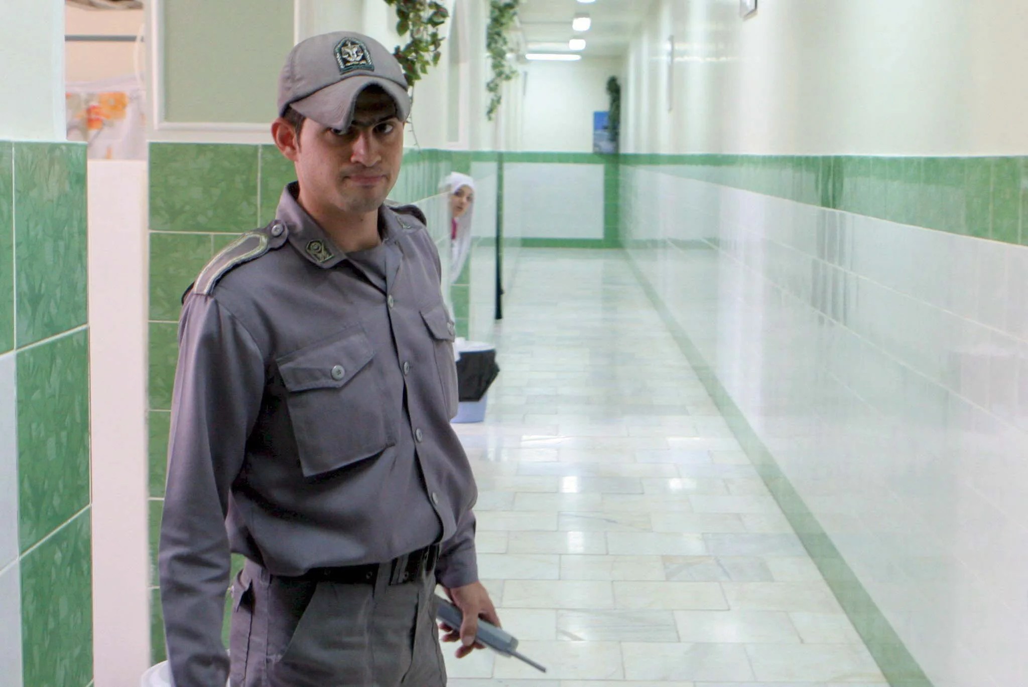 Un policía iraní en la sección de mujeres de la Prisión Evin en el norte de Teherán (Irán) , en una imagen de archivo.