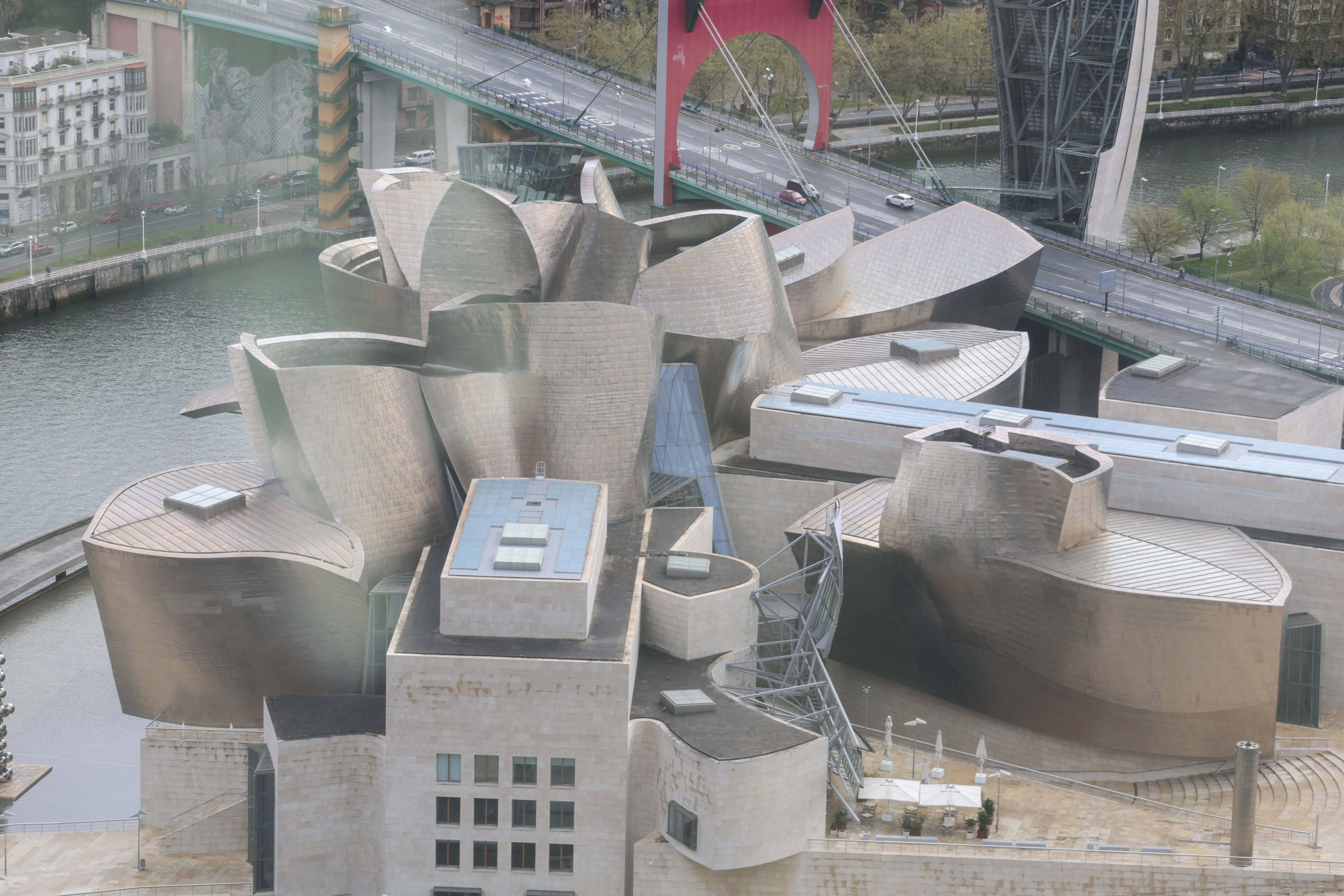 Museo Guggenheim en Bilbao. El Gobierno Vasco ha solicitado al Ejecutivo central el traslado "temporal" del 'Guernica' de Picasso a Euskadi, una solicitud realizada en Madrid por la vicelehendakari Ibone Bengoetxea