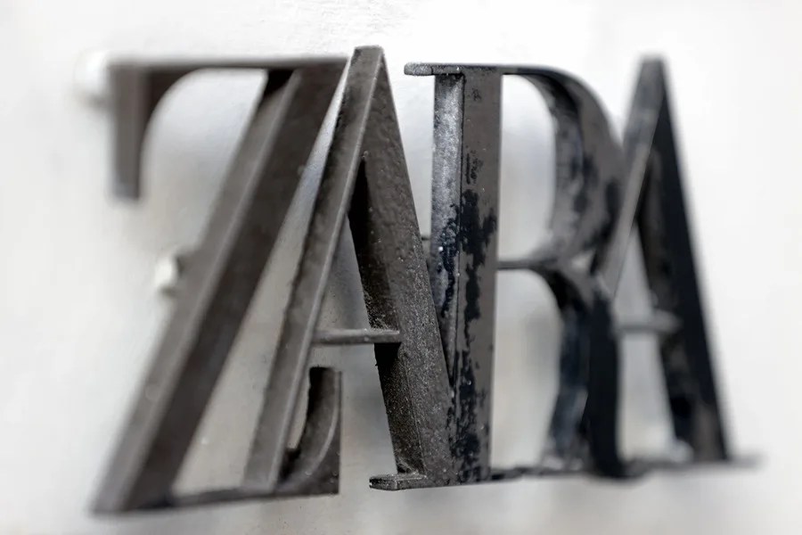 Logotipo en la tienda de Zara