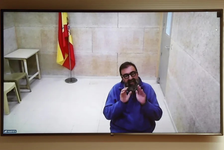 El exasesor ministerial Koldo García comparece por videoconferencia desde la cárcel.