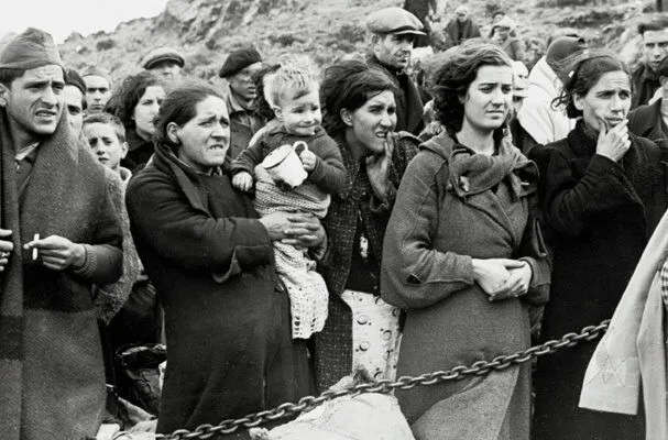 Una de las fotografías que compone el libro-catálogo "Las Brigadas Internacionales. Imágenes recuperadas".