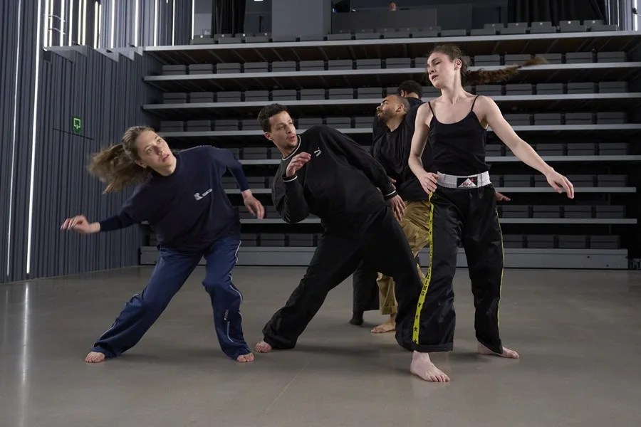 Jòvenes bailarines vascos y marroquies danzan para derribar prejuicios