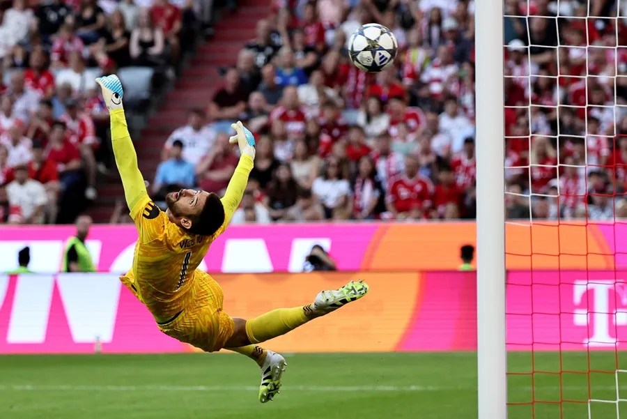 El portero Guglielmo Vicario del Tottenham