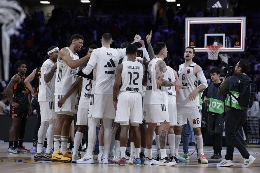 Los jugadores del Real Madrid, durante un partido.