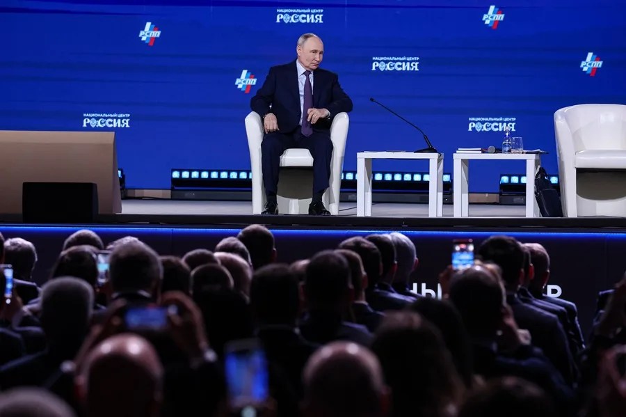 El presidente ruso Vladimir Putin asiste al congreso anual de la Unión Rusa de Industriales y Empresarios (RSPP) en Moscú