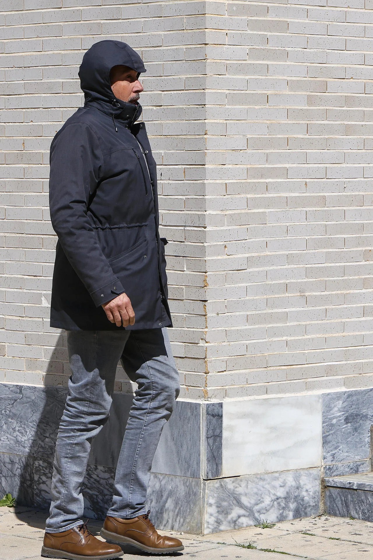 GRAFCVA2788. DENIA (ALICANTE), 16/03/2026.- El concejal de Servicios Jurídicos, Contratación y Patrimonio de Altea, Rafael Ramón Mompó, de Compromís, a su salida del juzgado de Denia donde ha declarado tras haber sido detenido este domingo por la noche por, supuestamente, abofetear y causar lesiones no graves a su pareja, según han confirmado a EFE fuentes del caso. EFE/Morell