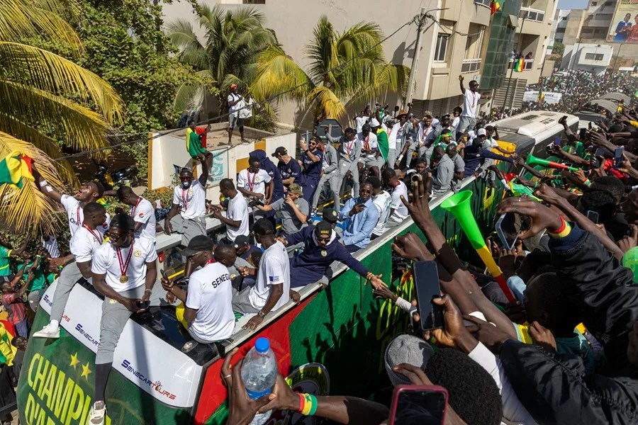 Miembros de la selección nacional de fútbol de Senegal celebran el título el pasado mes de enero.