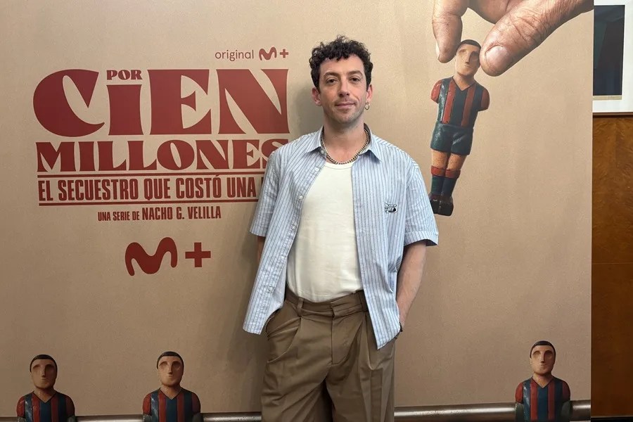 Agustín Otón se mete en la piel del Brujo durante su cautiverio en la serie Por cien millones, de Movistar Plus+. Otón tiene clara cuál era la esencia de Quini. Lo definiría como humilde. Hay un término que usamos mucho que es ser de luz.