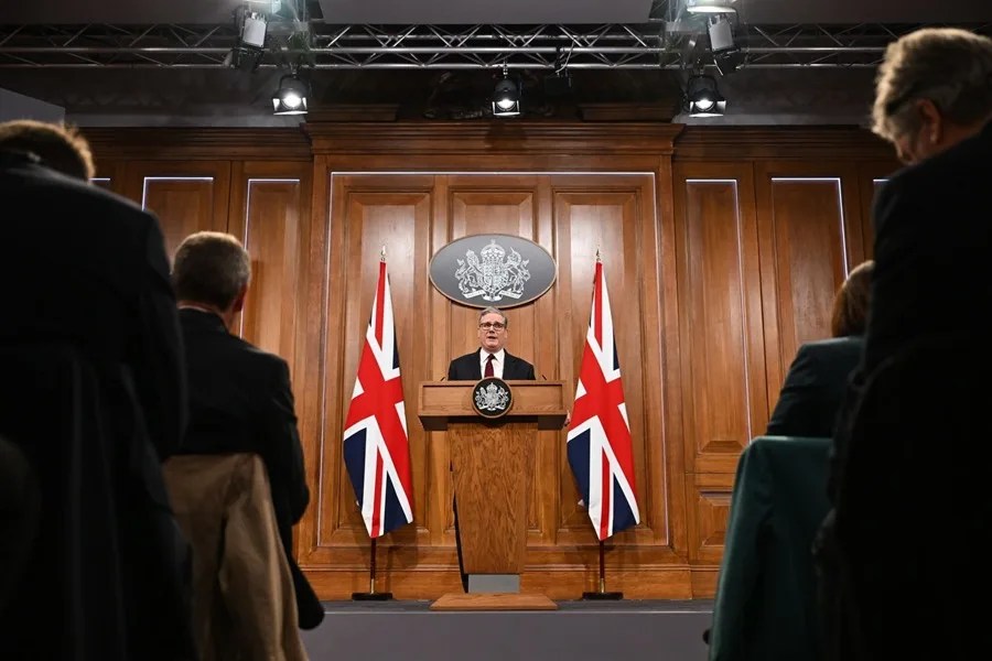 El primer ministro británico, Keir Starmer, ofrece una rueda de prensa