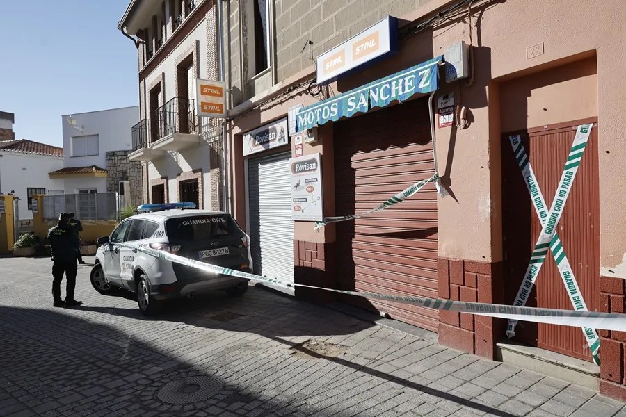 Chiva mujer prende fuego pareja