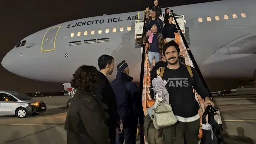 Un avión del Ejército del Aire y del Espacio, que ha repatriado a 171 españoles atrapados en Omán