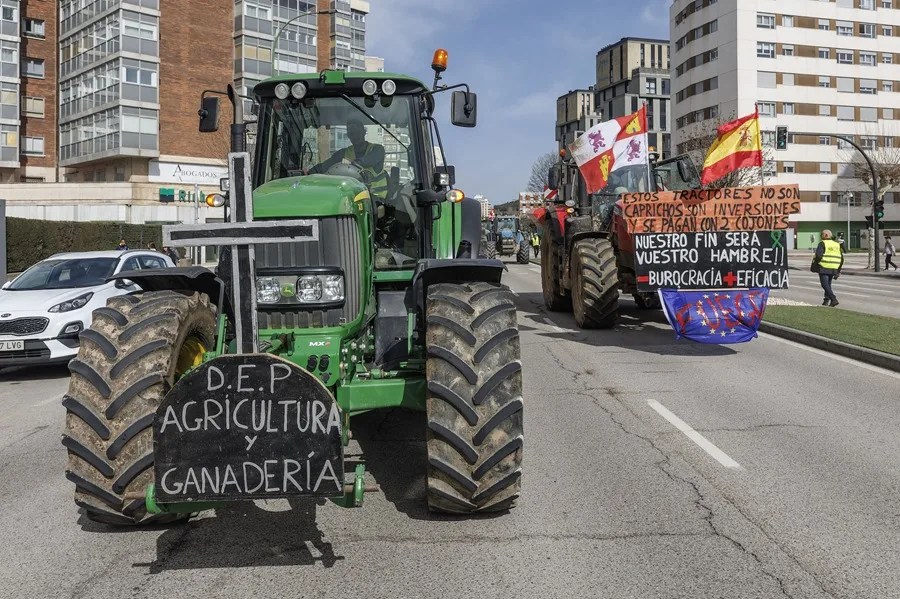 Tractores en Rebelión: El Campo Decide el Futuro de Castilla y León