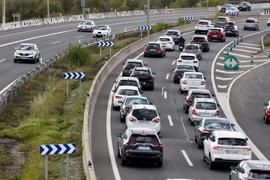 Atascos en la A3 en la localidad madrileña de Rivas Vaciamadrid.