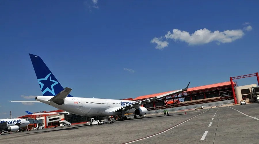 La crisis del combustible de aviación obliga a Air Transat a reducir sus vuelos en 2026