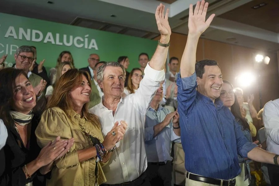 Feijóo clausura en Córdoba la Intermunicipal del PP de Andalucía