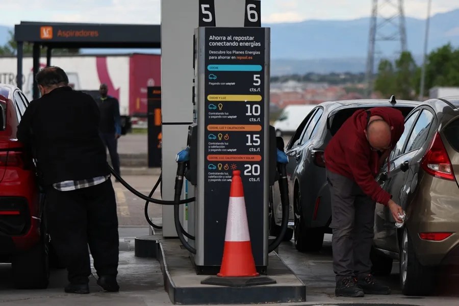 GASOLINA SE ABARATA ESPAÑA