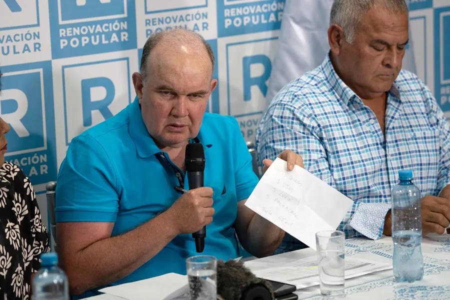 El candidato ultraconservador López Aliaga denuncia fraude electoral en Perú