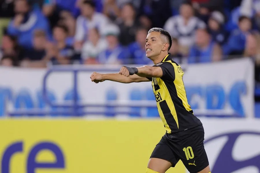 Leo Fernández deberá ser operado de la rodilla y Peñarol lo perderá para la Libertadores