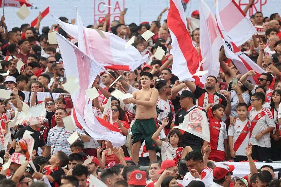 Fanáticos de River Plate palpitan el 'Superclásico' ante Boca Juniors: "Ganar como sea"