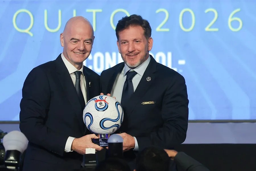 La Conmebol le pide a Infantino que acepte una nueva candidatura para presidir la FIFA
