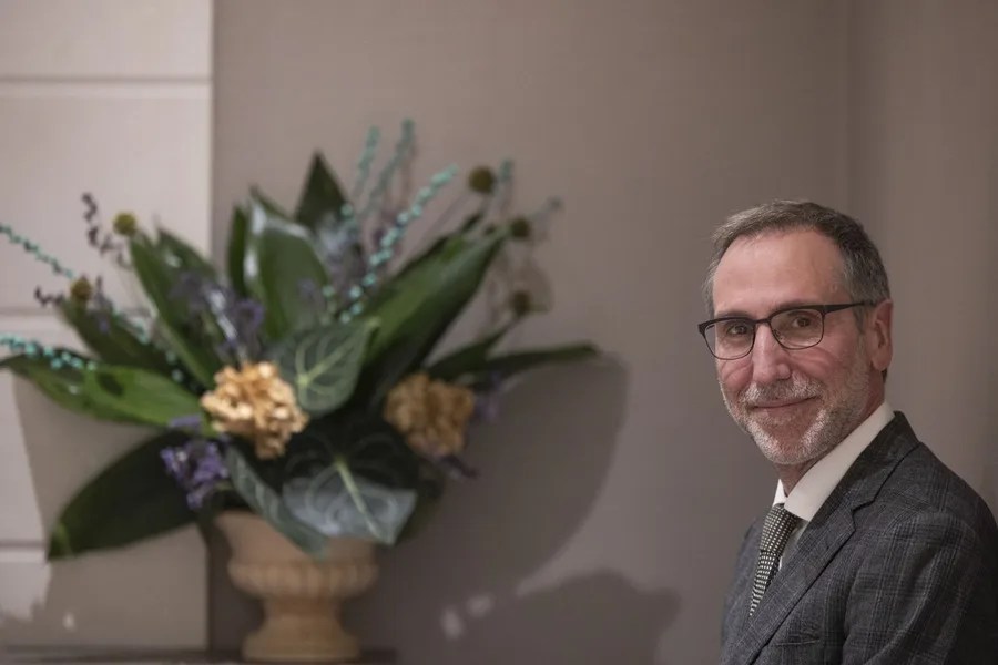 El oncólogo barcelonés Antoni Ribas, en una entrevista con EFE.