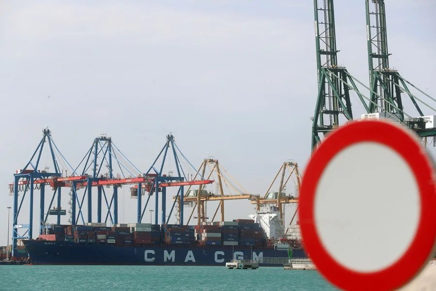 Operaciones portuarias en Valencia.